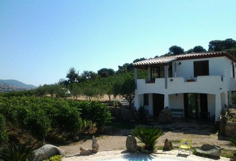 Семейные Апартаменты 3 Спальни, Agriturismo B&b Domo De Resteblas
