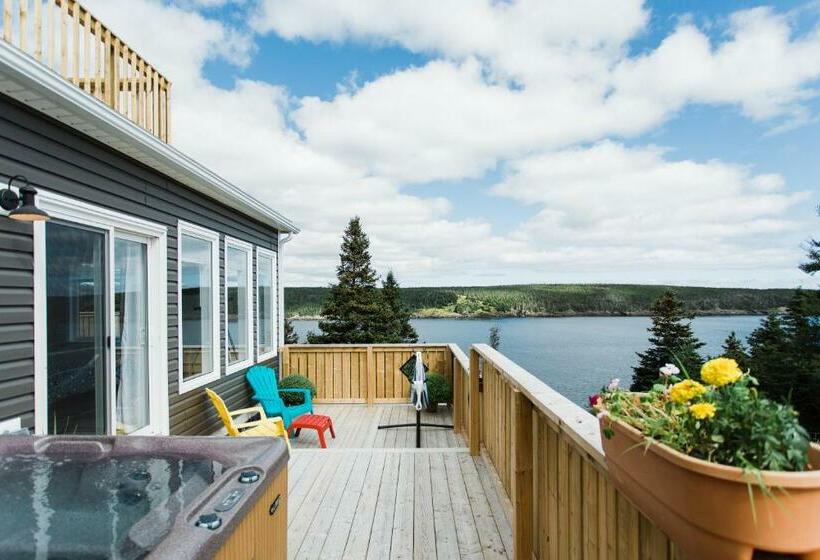 标准工作室, Whale House Guest House