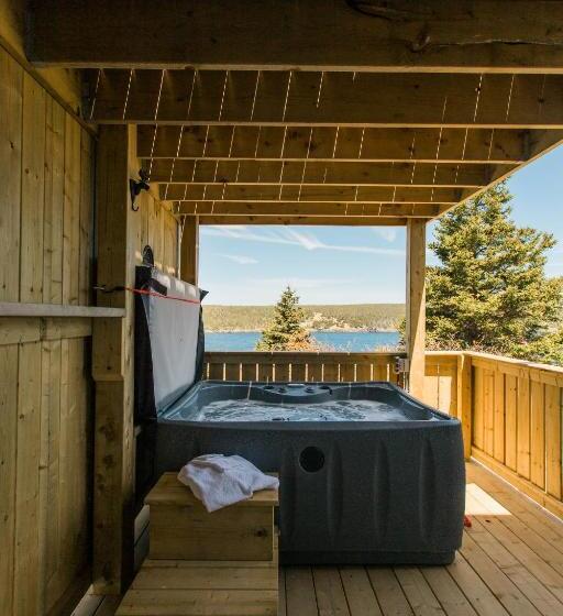 带按摩浴盆的套房, Whale House Guest House