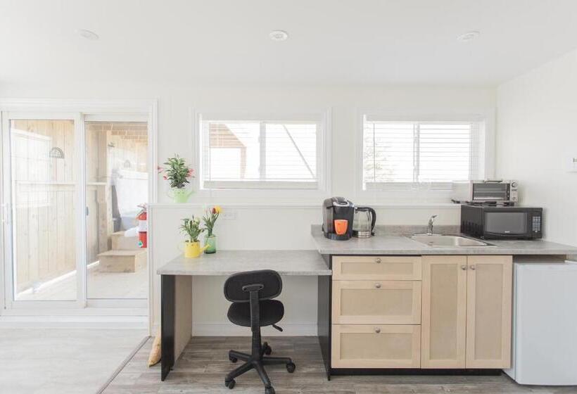 带按摩浴盆的套房, Whale House Guest House