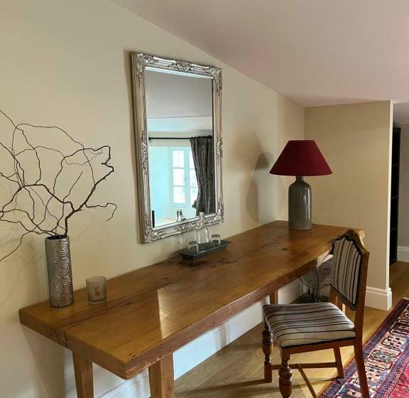 带大床的豪华间, La Girarde