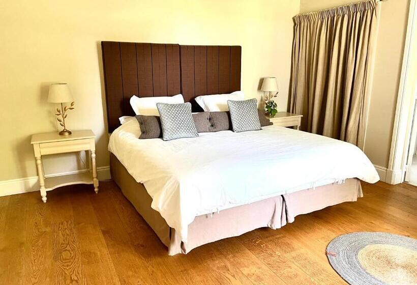 标准房带园景, La Girarde