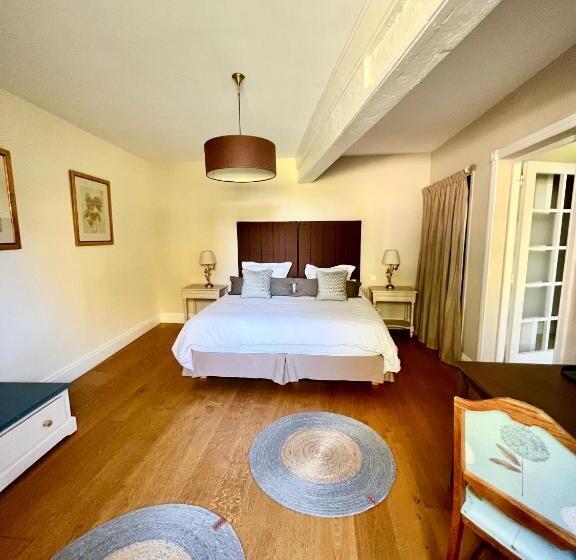 标准房带园景, La Girarde