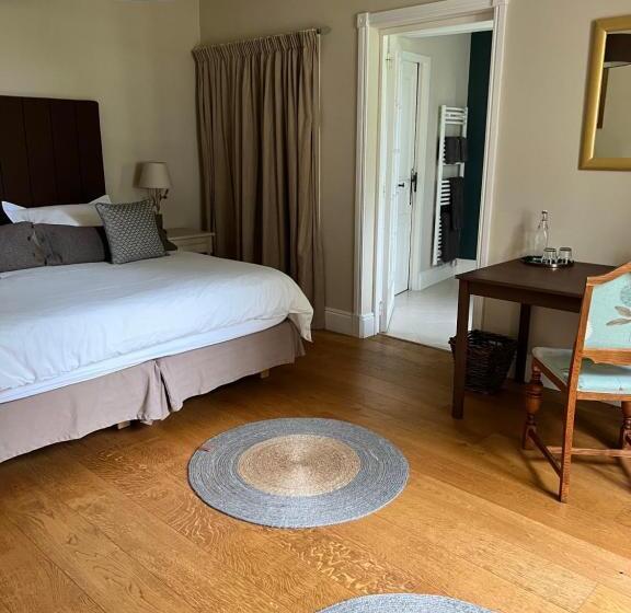 标准房带园景, La Girarde