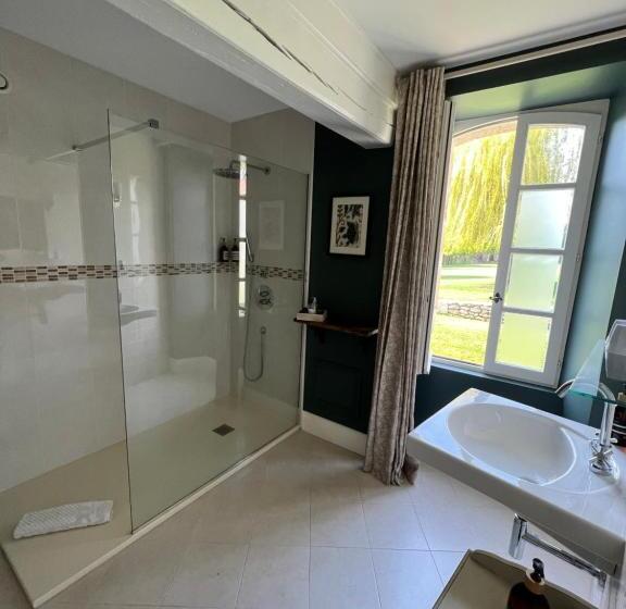 标准房带园景, La Girarde