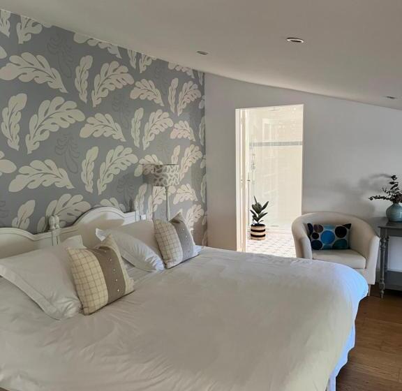 豪华园景房, La Girarde