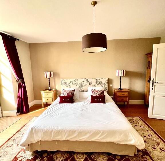 带大床的豪华间, La Girarde