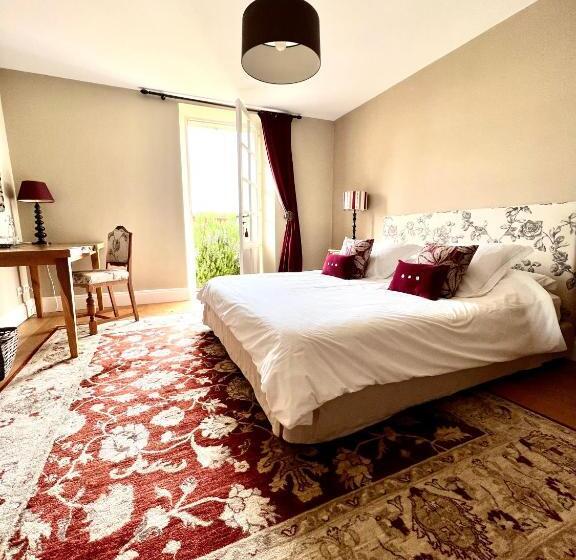 带大床的豪华间, La Girarde