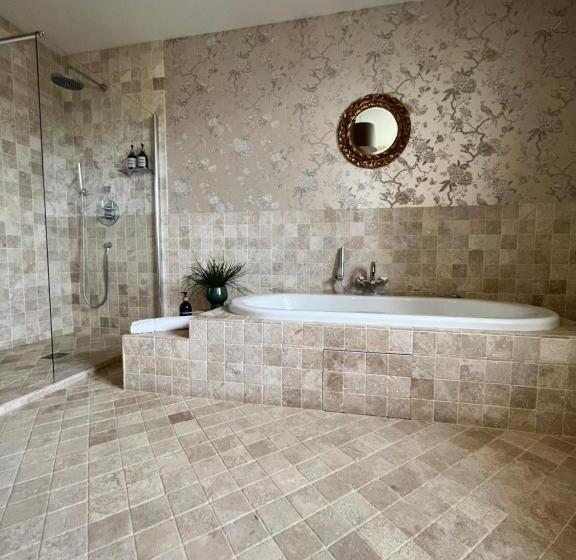 带大床的豪华间, La Girarde