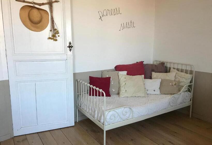 غرفة قياسية مطلّة علي الحديقة, Le Logis Blanc Bed&breakfast