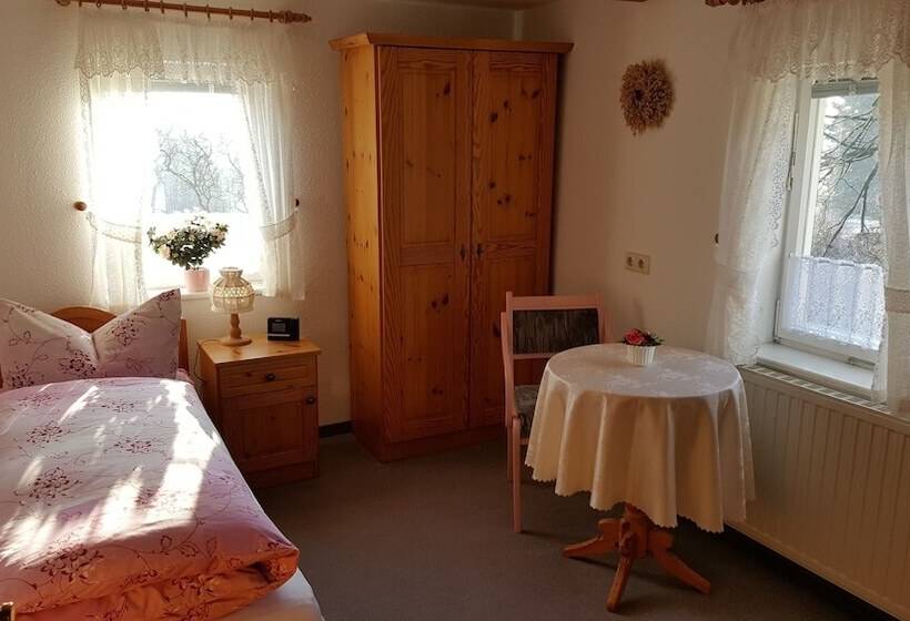 标准单人间, Jagerheim Lobsal