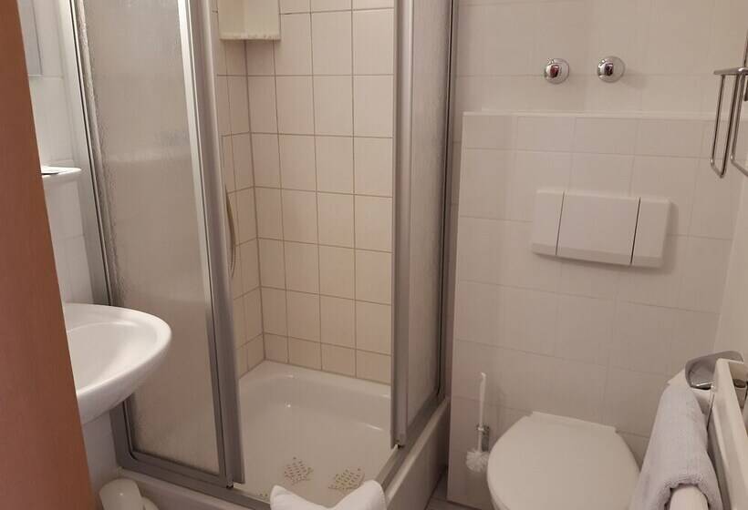 شقة غرفة واحدة, Jagerheim Lobsal