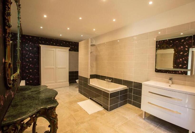 جناح إدارى, Chateau Des Monts