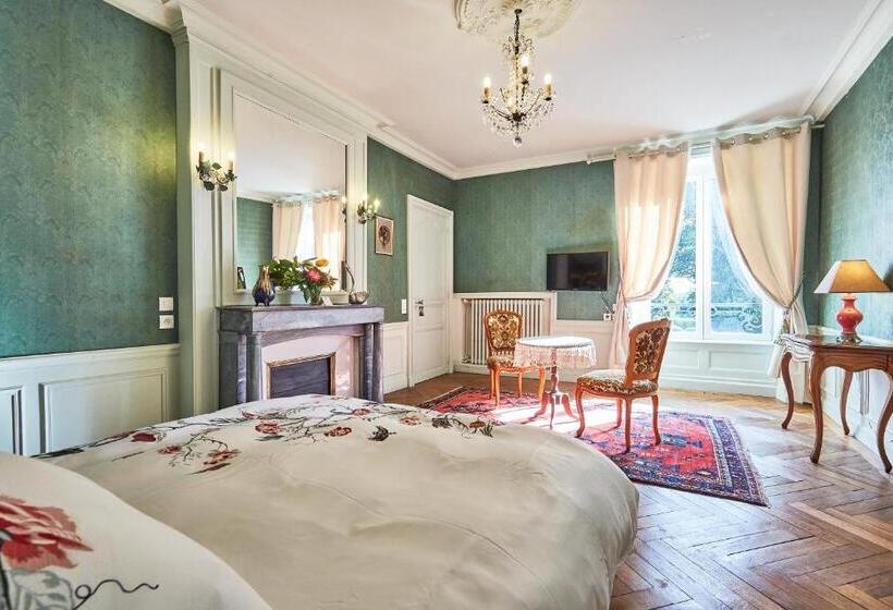 جناح إدارى, Chateau Des Monts