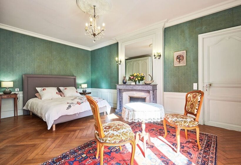 جناح إدارى, Chateau Des Monts