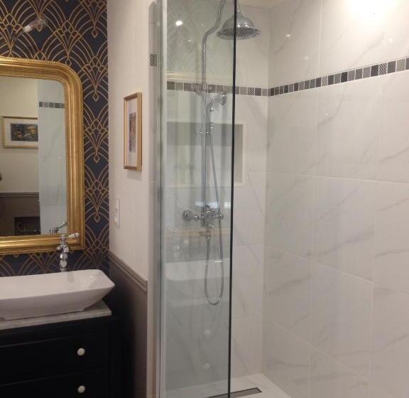 スーペリアースイート, La Glycine Blanche