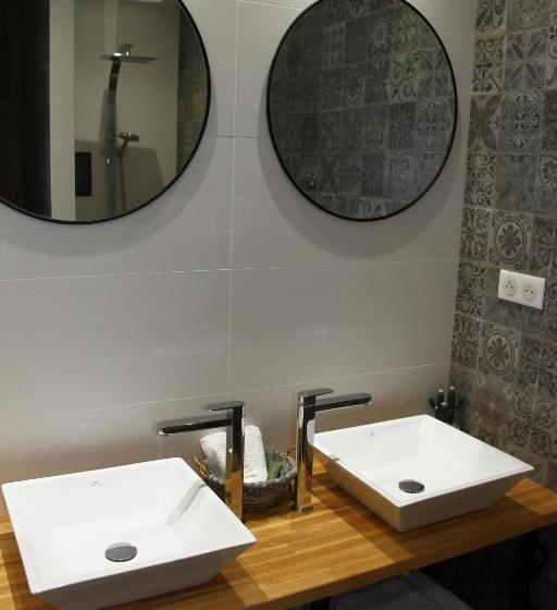 디럭스 룸, Asinerie Kuleni