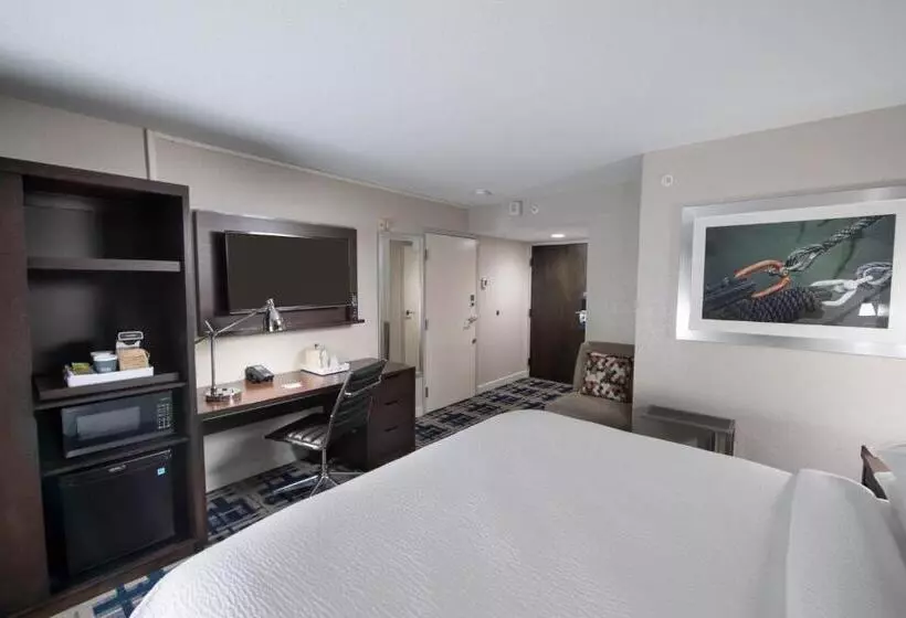 キングサイズベッドのスイートルーム, Four Points By Sheraton Charlotte  Lake Norman
