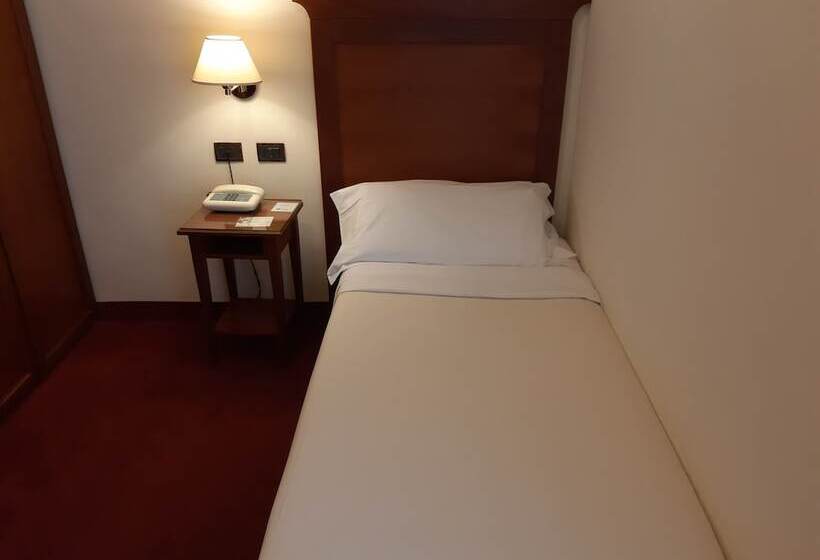 חדר סטנדרט יחיד, Hr