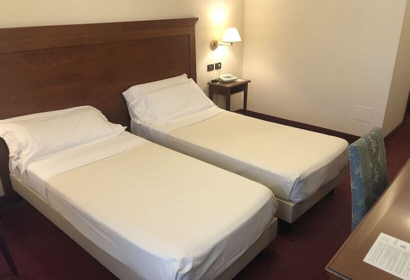 חדר סטנדרט, Hr