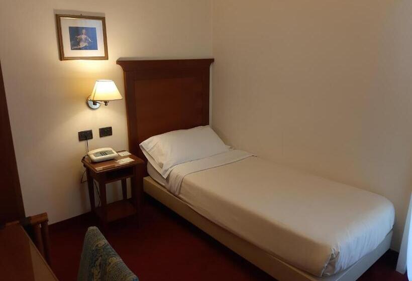 חדר סטנדרט יחיד, Hr