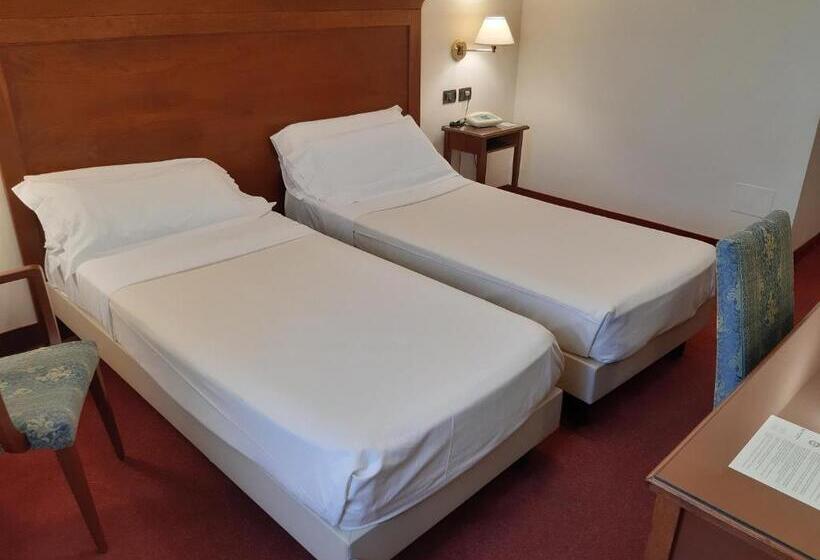 חדר סטנדרט, Hr