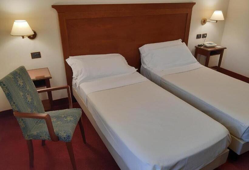 חדר סטנדרט, Hr