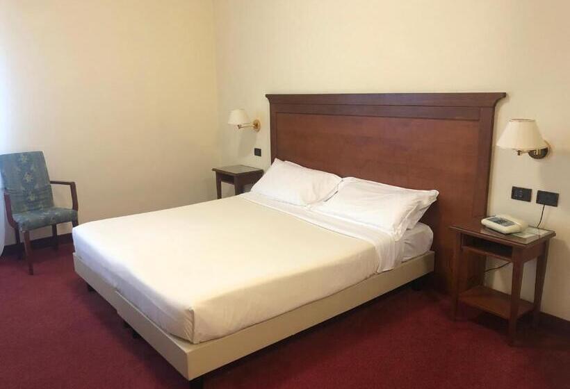 חדר סטנדרט, Hr