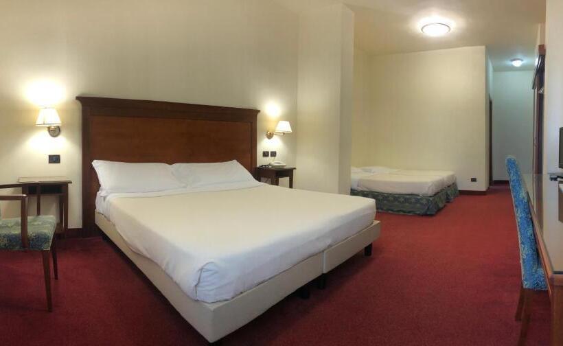 חדר סטנדרט לשלושה, Hr