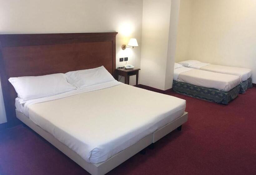 חדר סופריור לארבעה, Hr