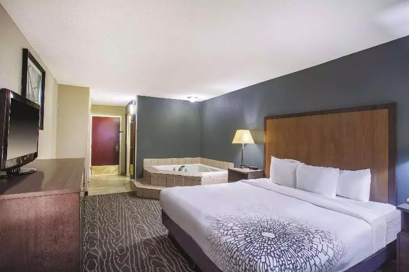 キングサイズベッドのデラックススイート, La Quinta Inn By Wyndham Richmond South