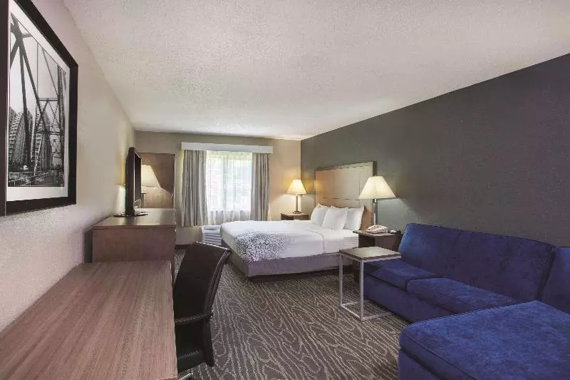 キングサイズベッドのスイートルーム, La Quinta Inn By Wyndham Richmond South