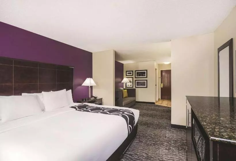 キングサイズベッドのエクゼクティブルーム, La Quinta Inn & Suites By Wyndham Louisville East