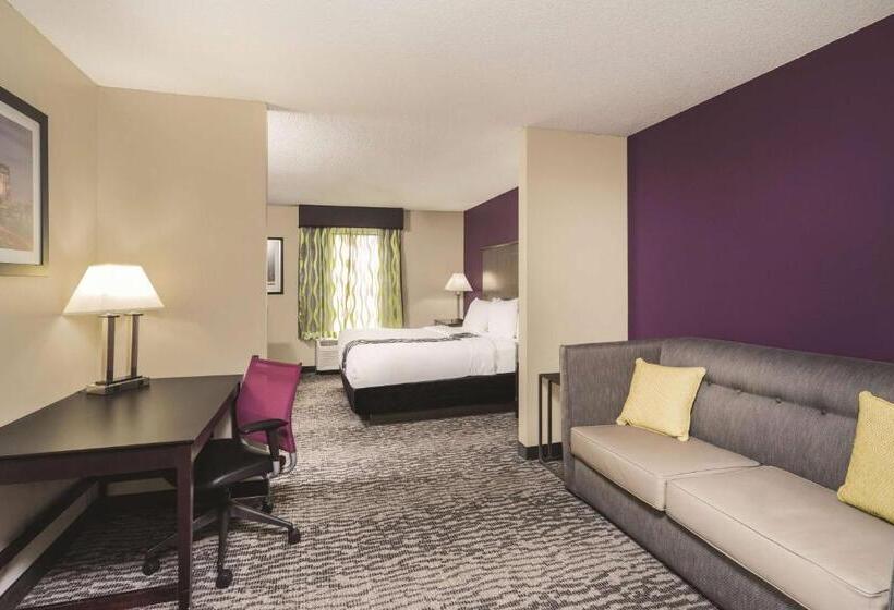Executive Room King Size Bed, La Quinta Inn & Suites By Wyndham Louisville East