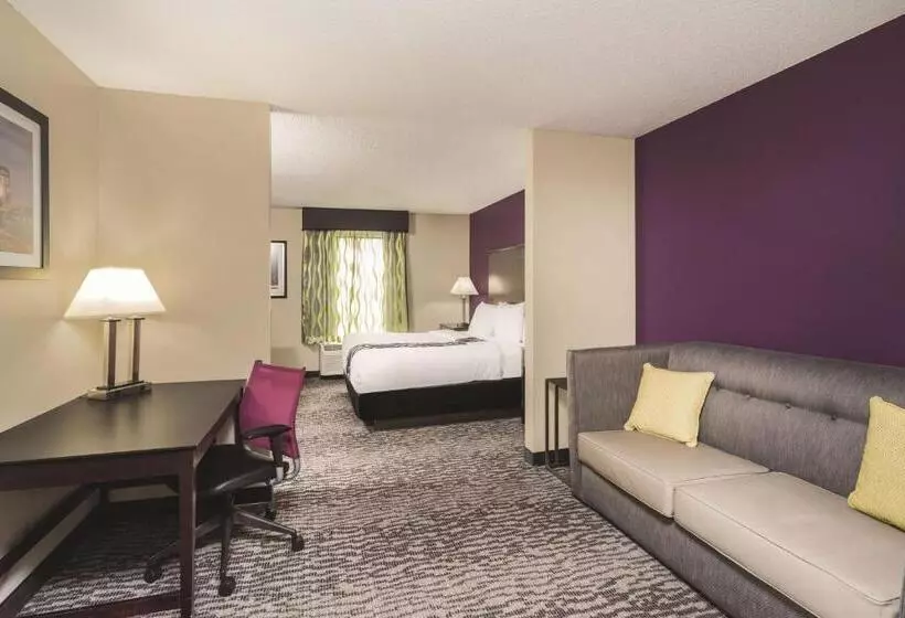 キングサイズベッドのエクゼクティブルーム, La Quinta Inn & Suites By Wyndham Louisville East