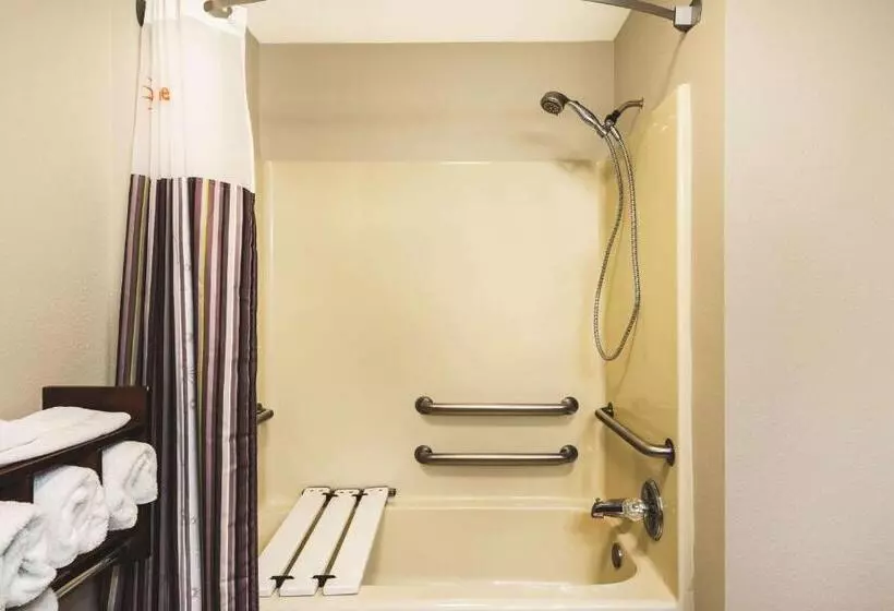 身障者適用キングサイズベッドルーム, La Quinta Inn & Suites By Wyndham Louisville East