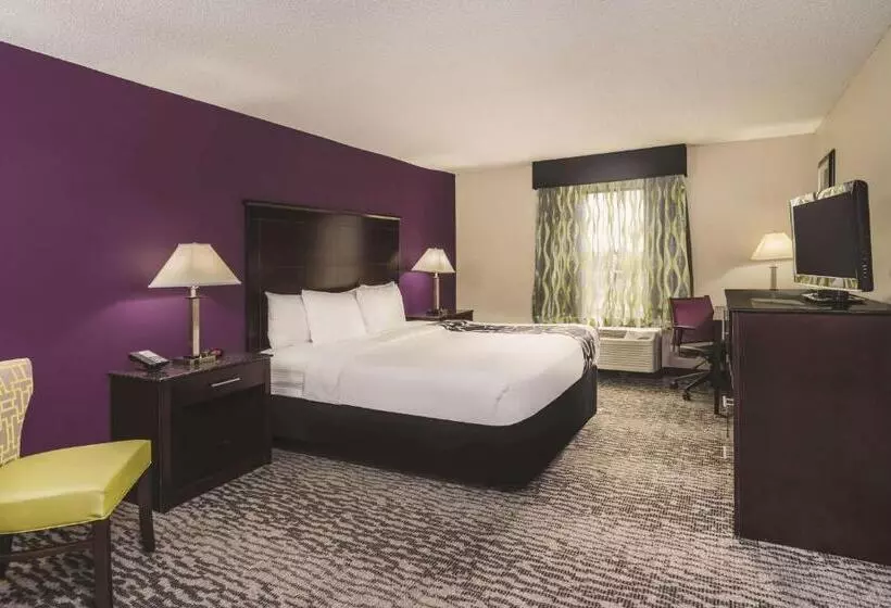 身障者適用キングサイズベッドルーム, La Quinta Inn & Suites By Wyndham Louisville East