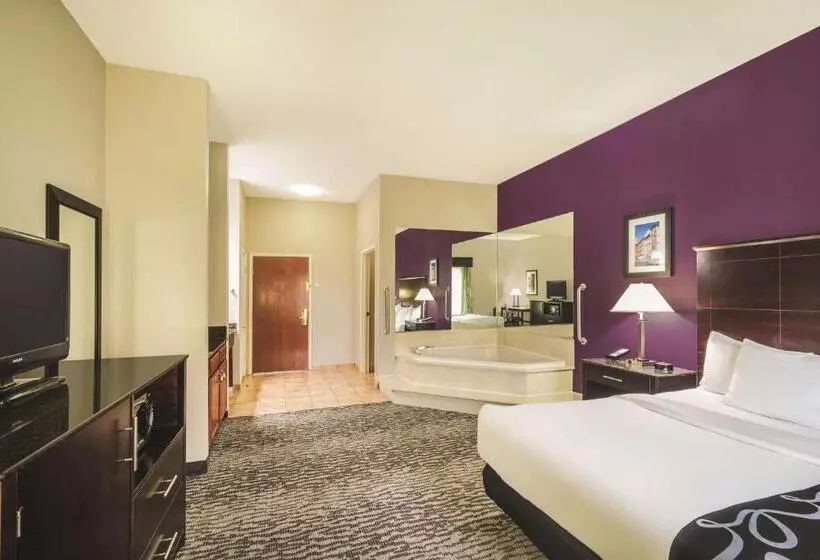 キングサイズベッドのデラックススイート, La Quinta Inn & Suites By Wyndham Louisville East