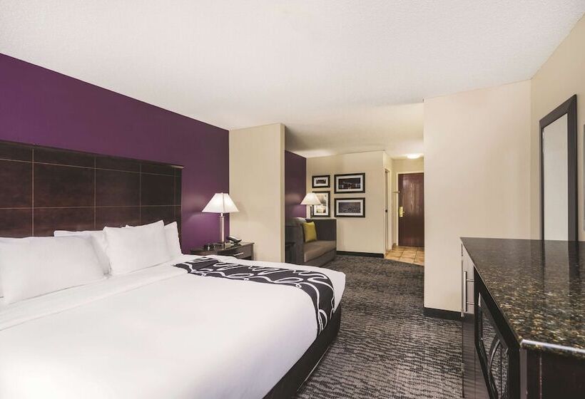 Deluxe Room, La Quinta Inn & Suites By Wyndham Louisville East