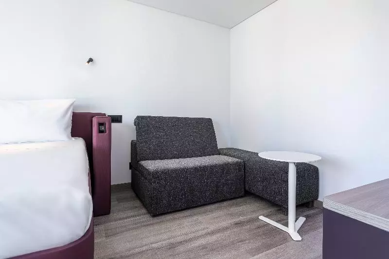 キングサイズベッドのデラックスルーム, La Quinta Inn & Suites By Wyndham Louisville East