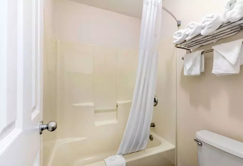 2ダブルベッドのスタンダードルーム, Quality Inn Arab Hwy 231