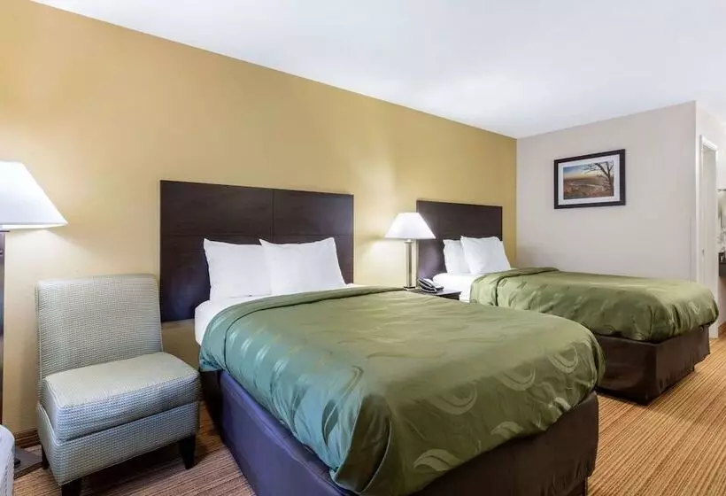 2ダブルベッドのスタンダードルーム, Quality Inn Arab Hwy 231