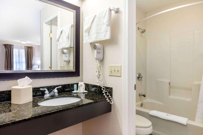 غرفة قياسية سرير كينج, Quality Inn Arab Hwy 231