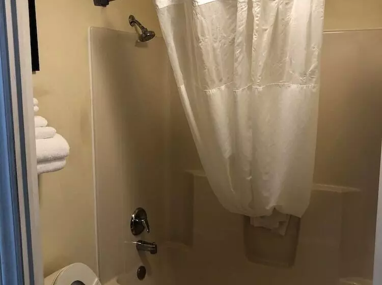 ２ダブルベッドのスタンダードルーム, Quality Inn Laurinburg