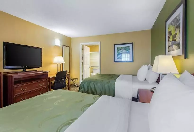 ２ダブルベッドのスタンダードルーム, Quality Inn Laurinburg