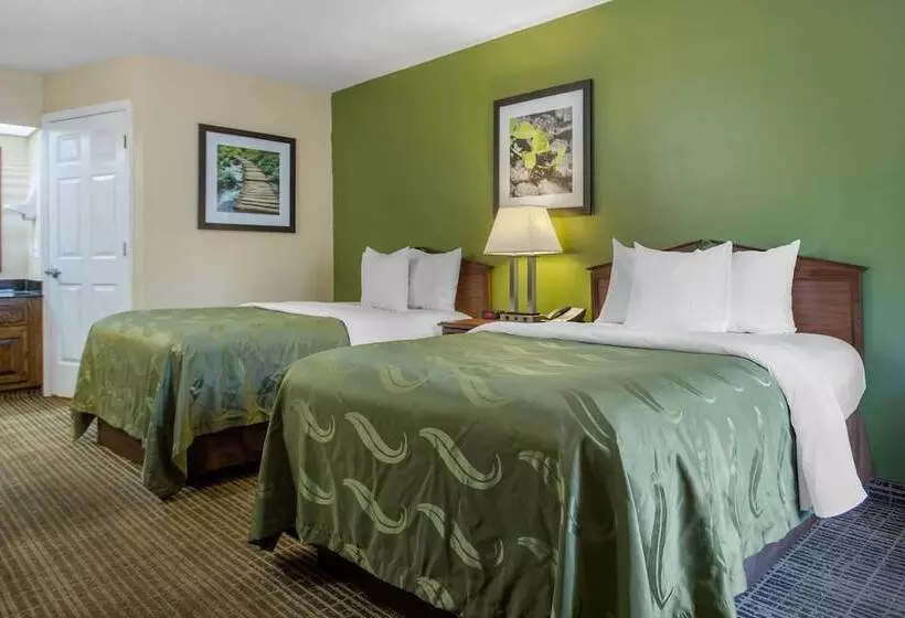 ２ダブルベッドのスタンダードルーム, Quality Inn Laurinburg