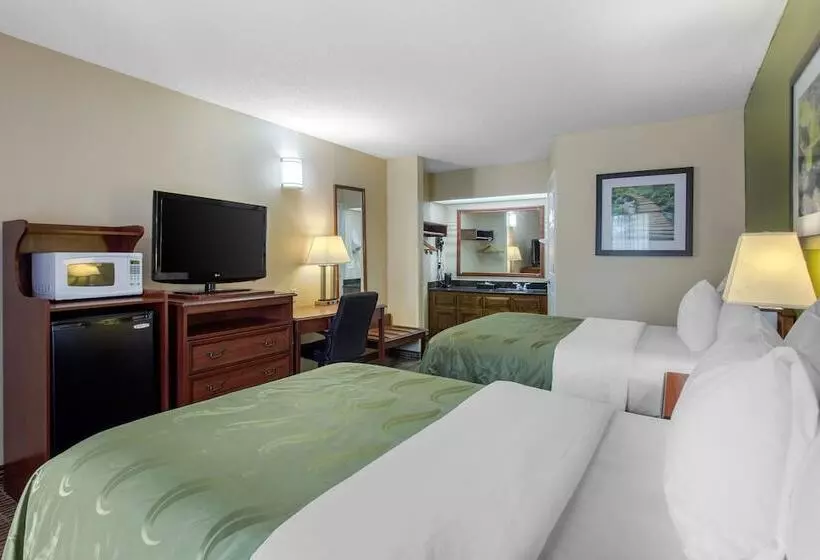 ２ダブルベッドのスタンダードルーム, Quality Inn Laurinburg