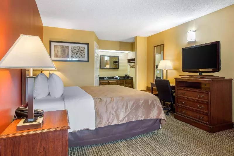 キングサイズベッドのスタンダードルーム, Quality Inn Laurinburg