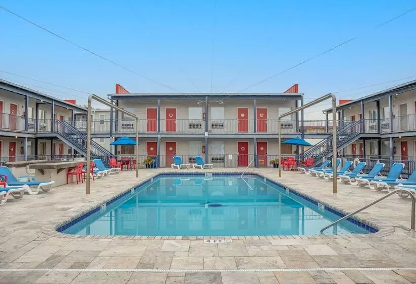 اتاق استاندارد با تخت بزرگ, Sea And Breeze Hotel And Condo