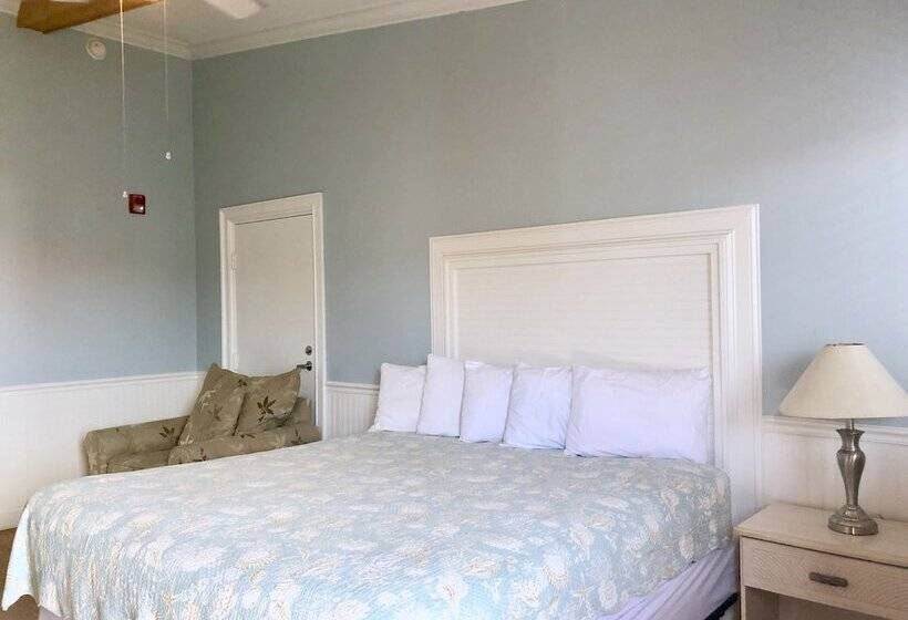 חדר סטנדרט עם מיטת קינג, Sea And Breeze Hotel And Condo